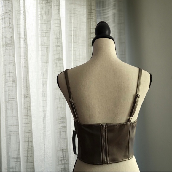 Women’s Metallic Bustier Tank Size Medium NWT - Picture 2 of 3